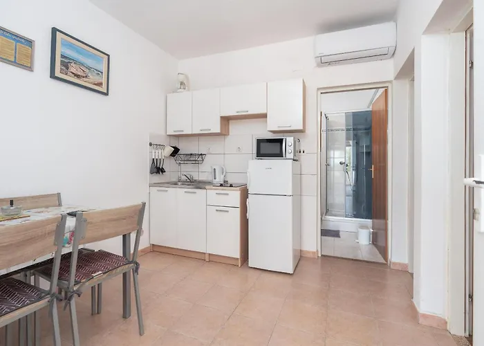 Snjeza Apartament Vir