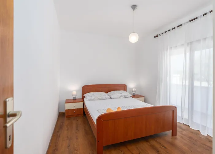 Snjeza Apartament Vir