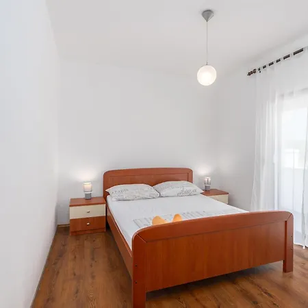 Snjeza Apartment Vir